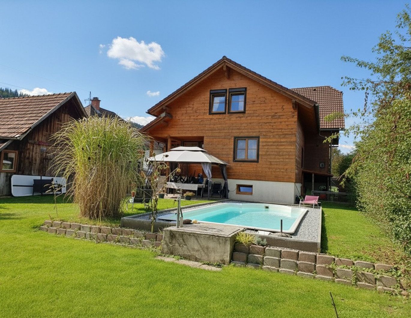 Großzügiges Wohnhaus mit 7 Zimmern und Pool in Sankt Barbara