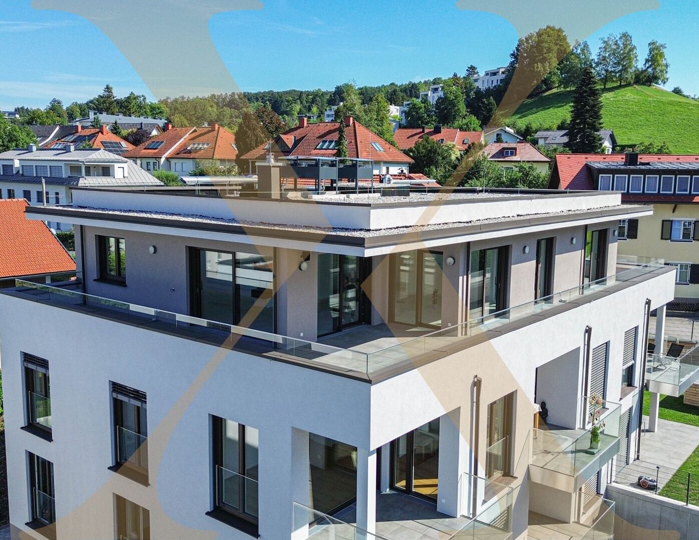 TRAUNSEEBLICK! Exklusive Penthousewohnung am Ostufer in begeehrter Gmundner Lage zu verkaufen!