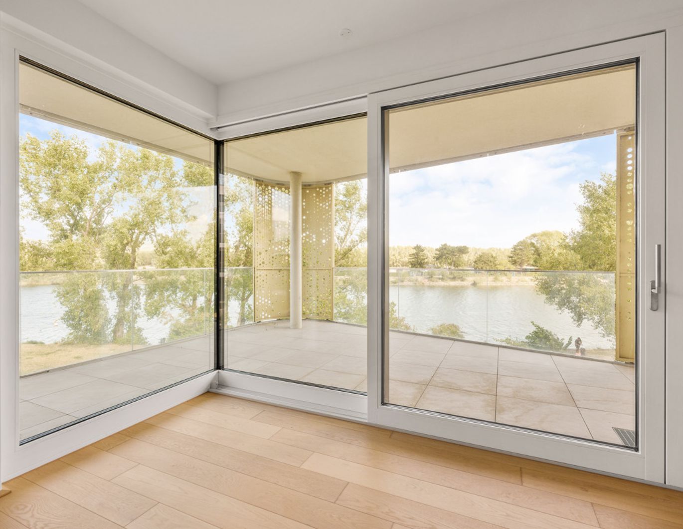 Purer Luxus - Leben am Wasser inkl. Concierge, Fitness, Sauna