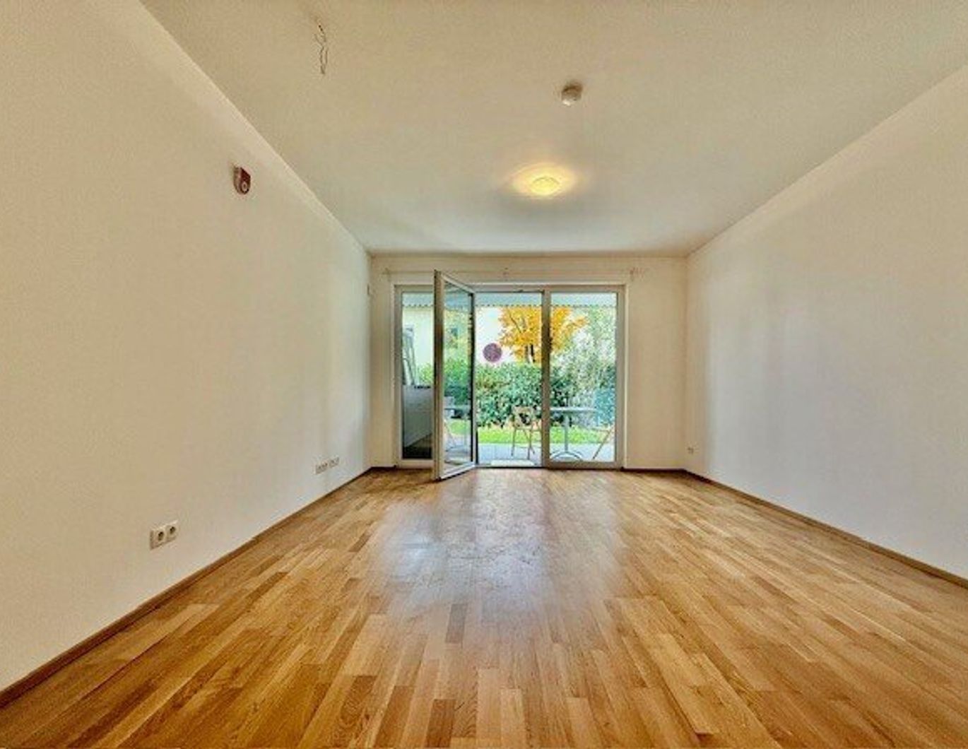 Traumhafte Gartenwohnung mit eigenem Tiefgaragenplaz