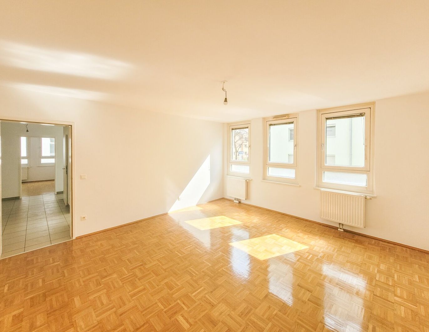 Neuer Preis! PROVISIONSFREI VOM EIGENTÜMER! 3-ZIMMER WOHNUNG NÄHE HANUSCH-KRANKENHAUS!