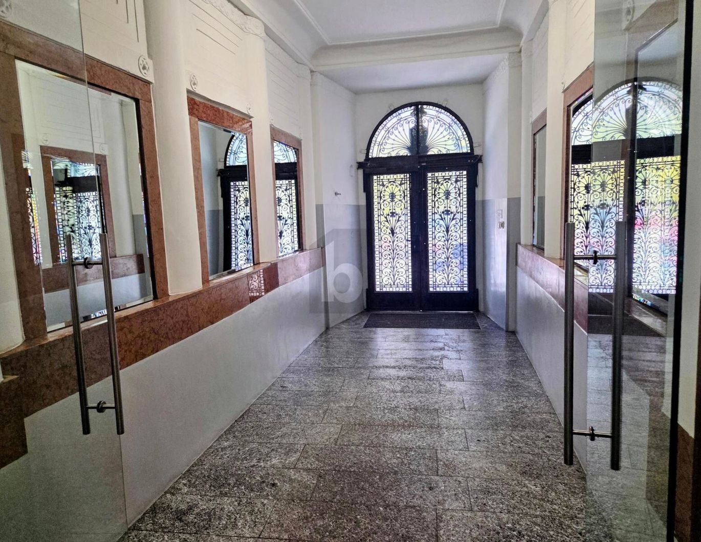 TRAUMHAFTE ALTBAUWOHNUNG MIT BALKON - MODERN & VOLLRENOVIERT