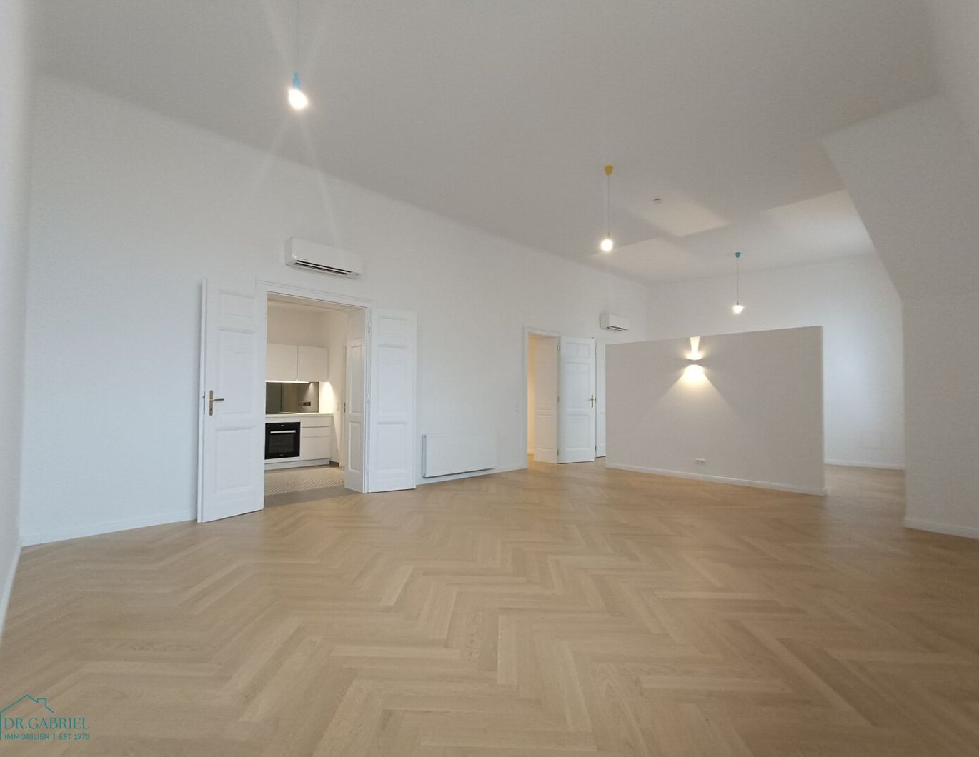 TOLLE LOFT-WOHNUNG - ERSTBEZUG - NÄHE THEOBALDGASSE - AB SOFORT VERFÜGBAR