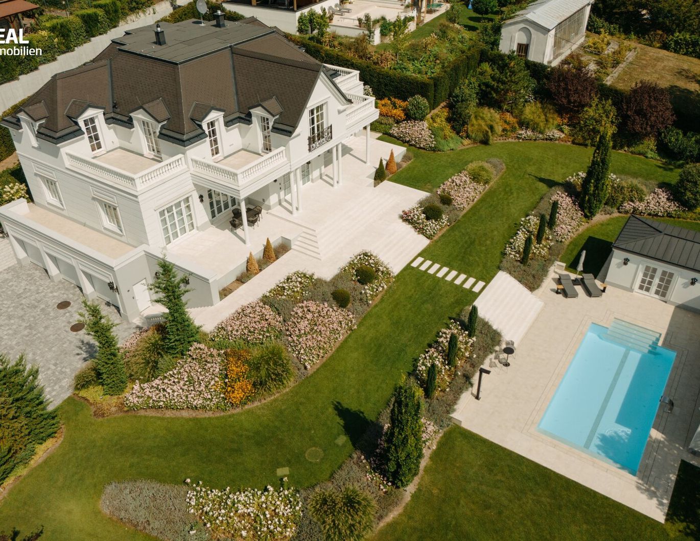 s REAL - Repräsentative Villa in exklusiver Ruhelage