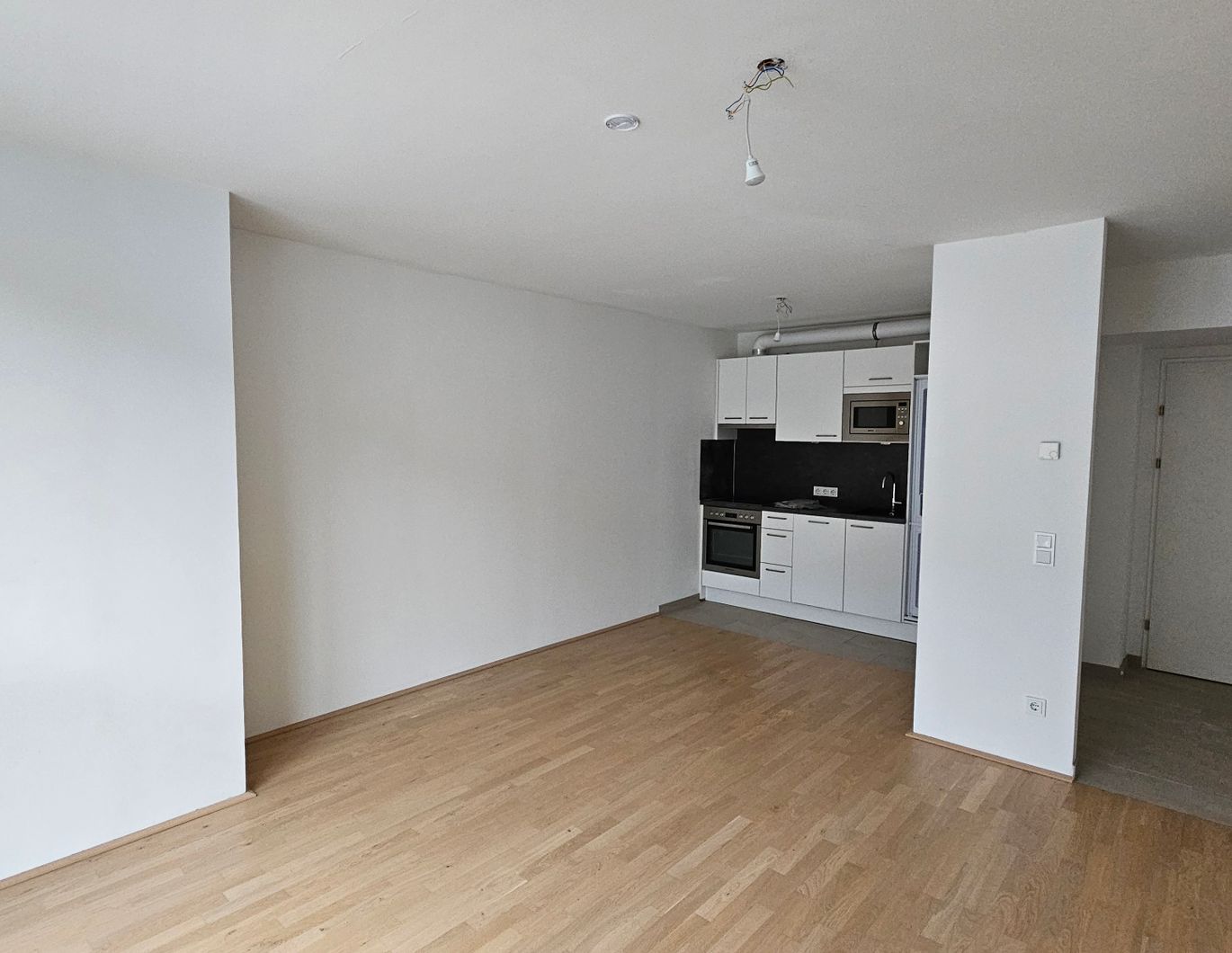 Neubau: Moderne Wohnung mit Balkon nahe Donau