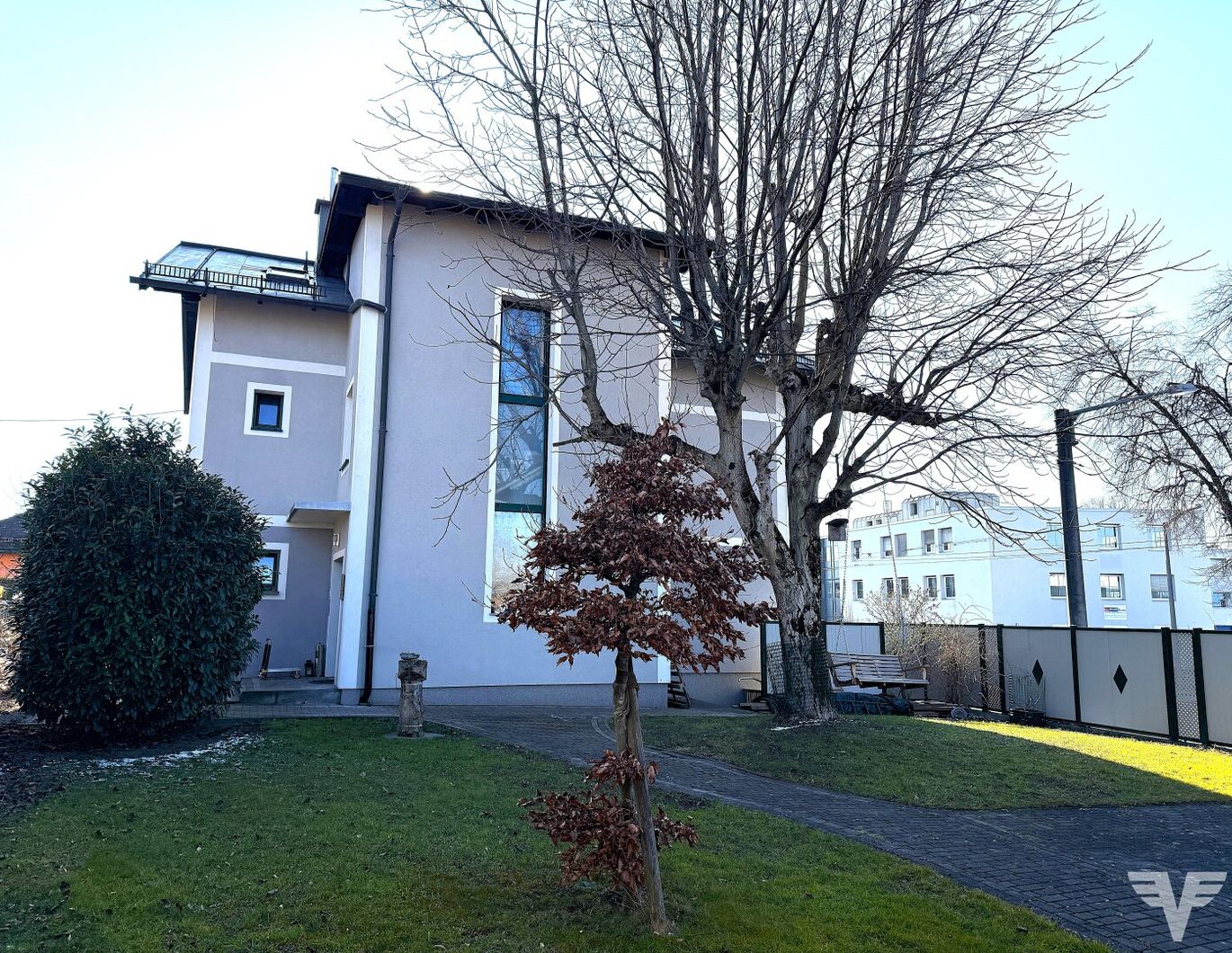 Viel Versprechendes Liefering! Mehrfamilienhaus mit schönem Garten