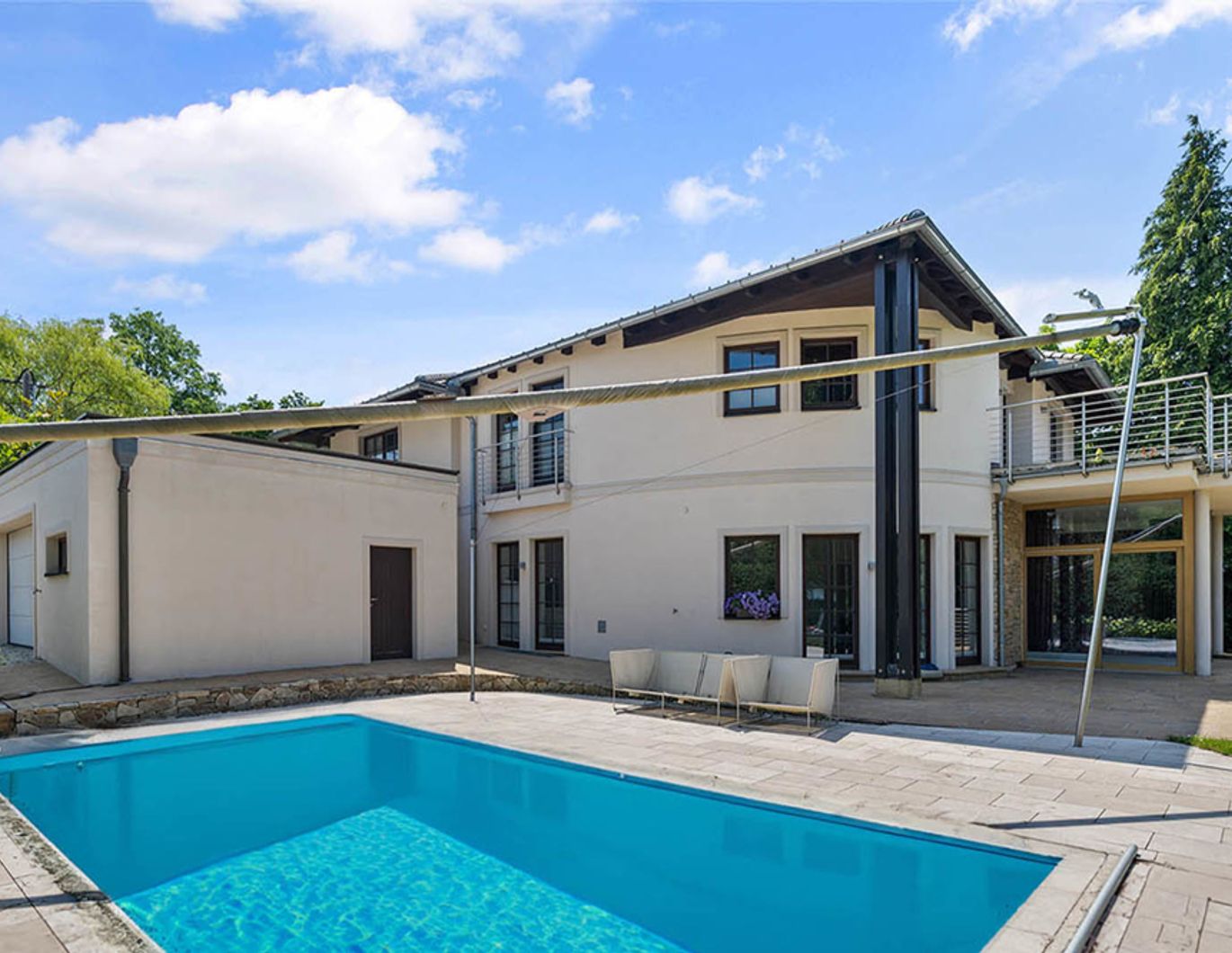 Villa zum Verlieben! Großzügiges Wohnerlebnis und architektonische Raffinesse