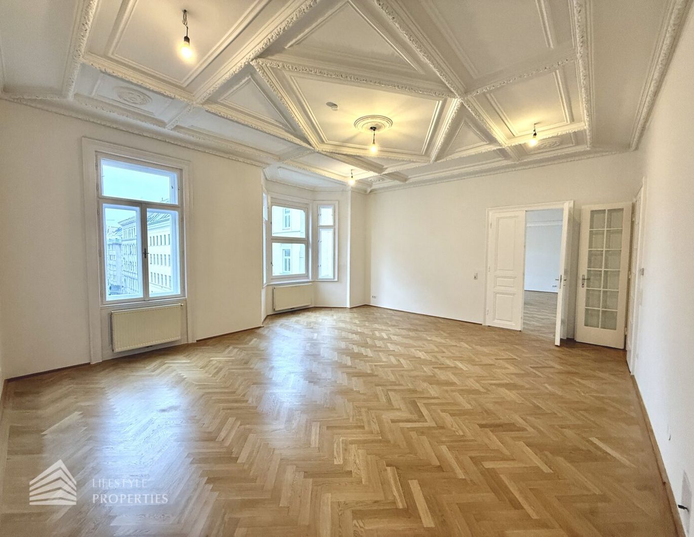 Helle 5-Zimmer Wohnung mit Balkon, Nähe Theresianum