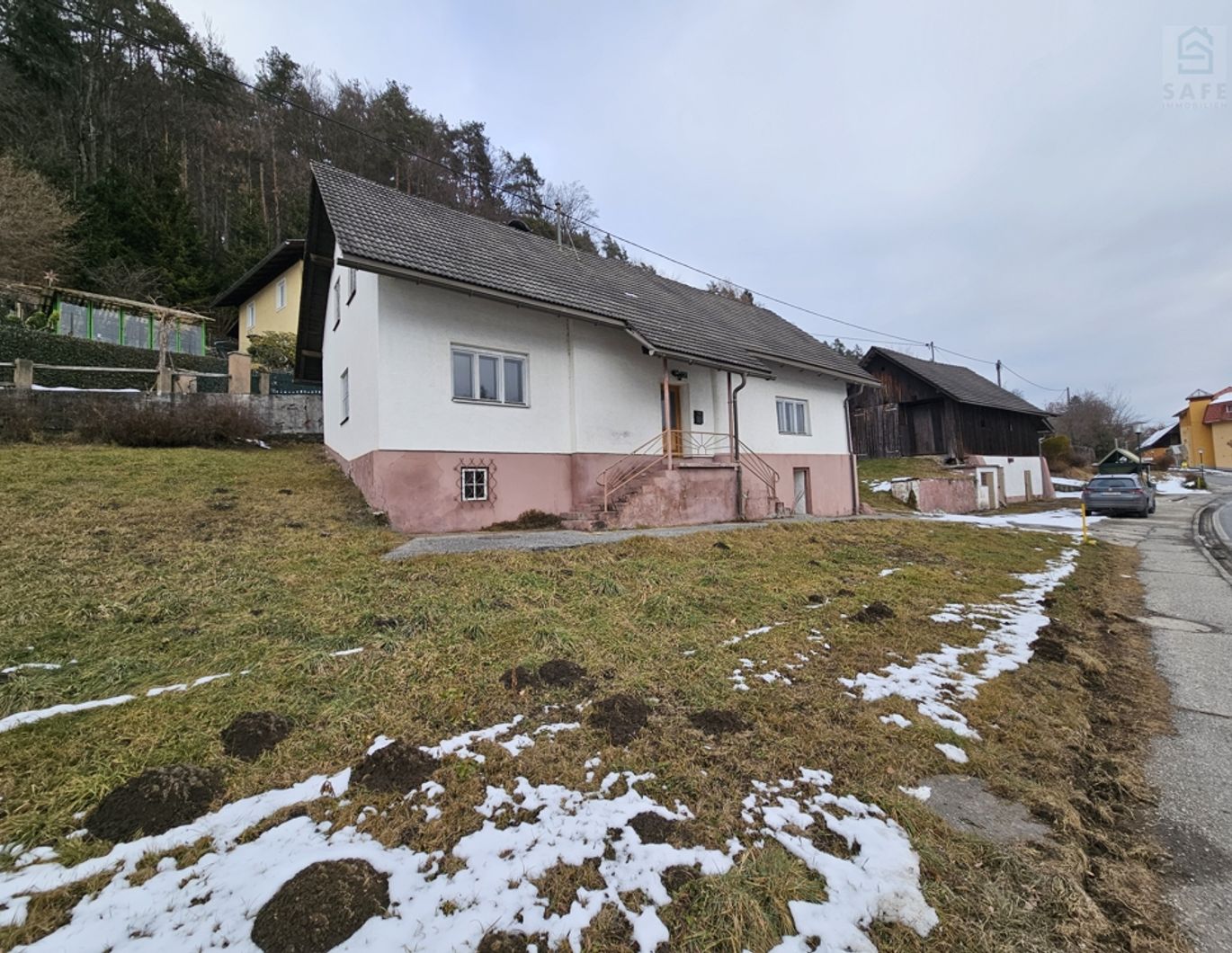 Velden-Kranzelhofen: 1.301 m² Bauland in Südlage mit Karawankenblick, Altbestand und Stadl!