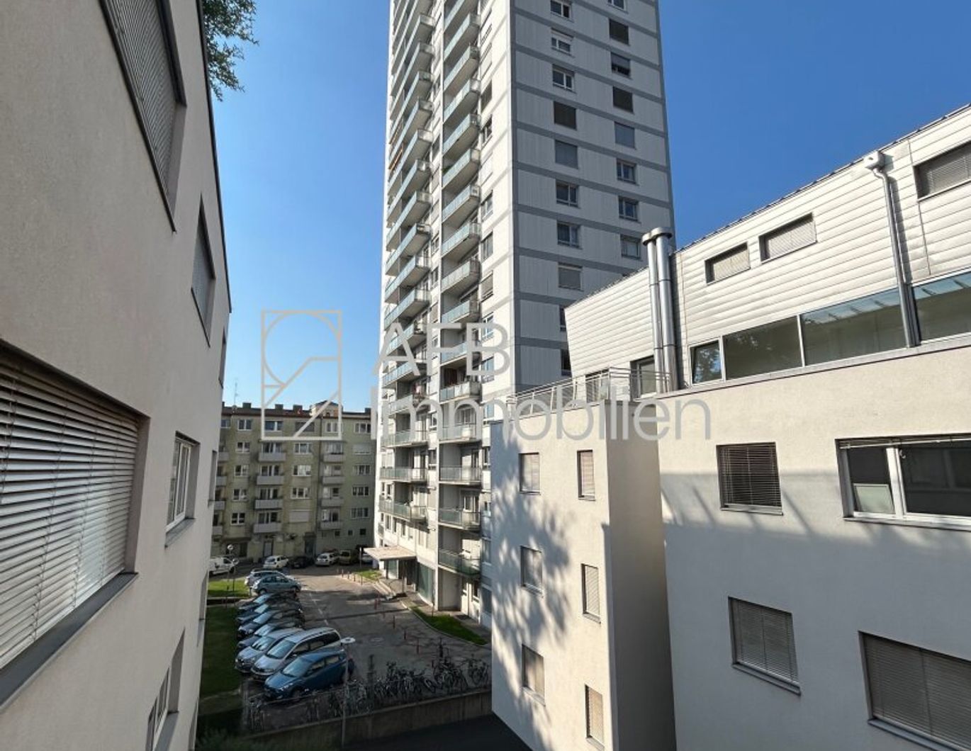 UNIPARK - moderne Garconniere mit Balkon in ruhiger Lage