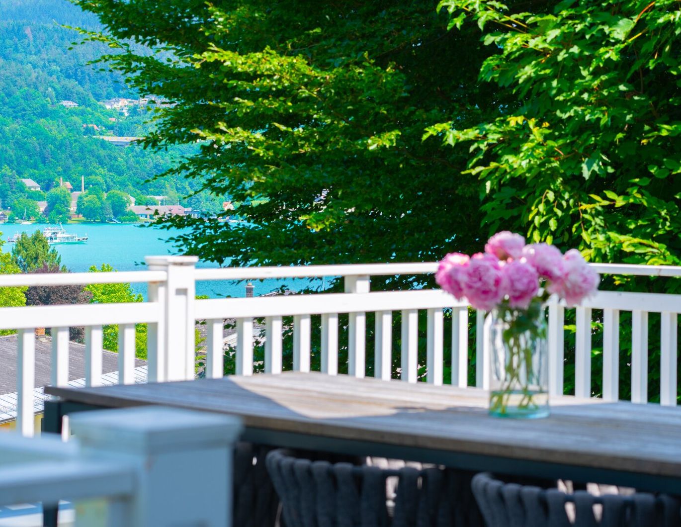 VELDEN - 700 qm Strand & traumhafte SEEBLICKVILLA mit Outdoorpool in idyllischer Waldrandlage am WÖRTHERSEE