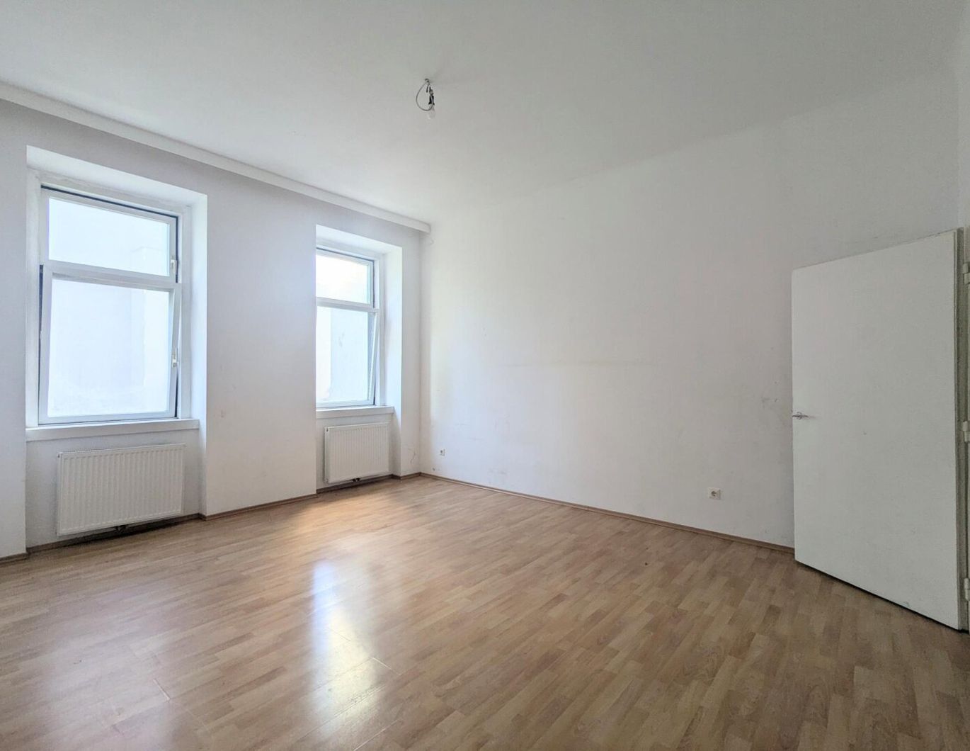 ++NEU++ sanierungsbedürftige 3-Zimmer Altbauwohnung, völlige Innenhoflage
