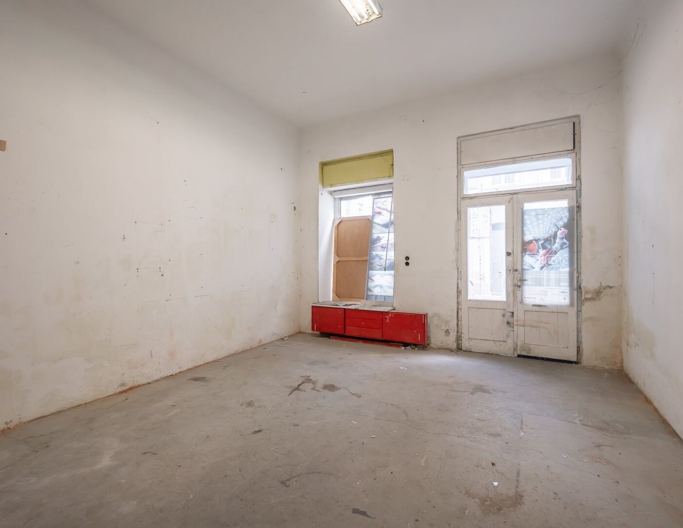 ++NEU++ Umbaupotenzial: sanierungsbedürftige 3-Zimmer Altbauwohnung im Erdgeschoss!