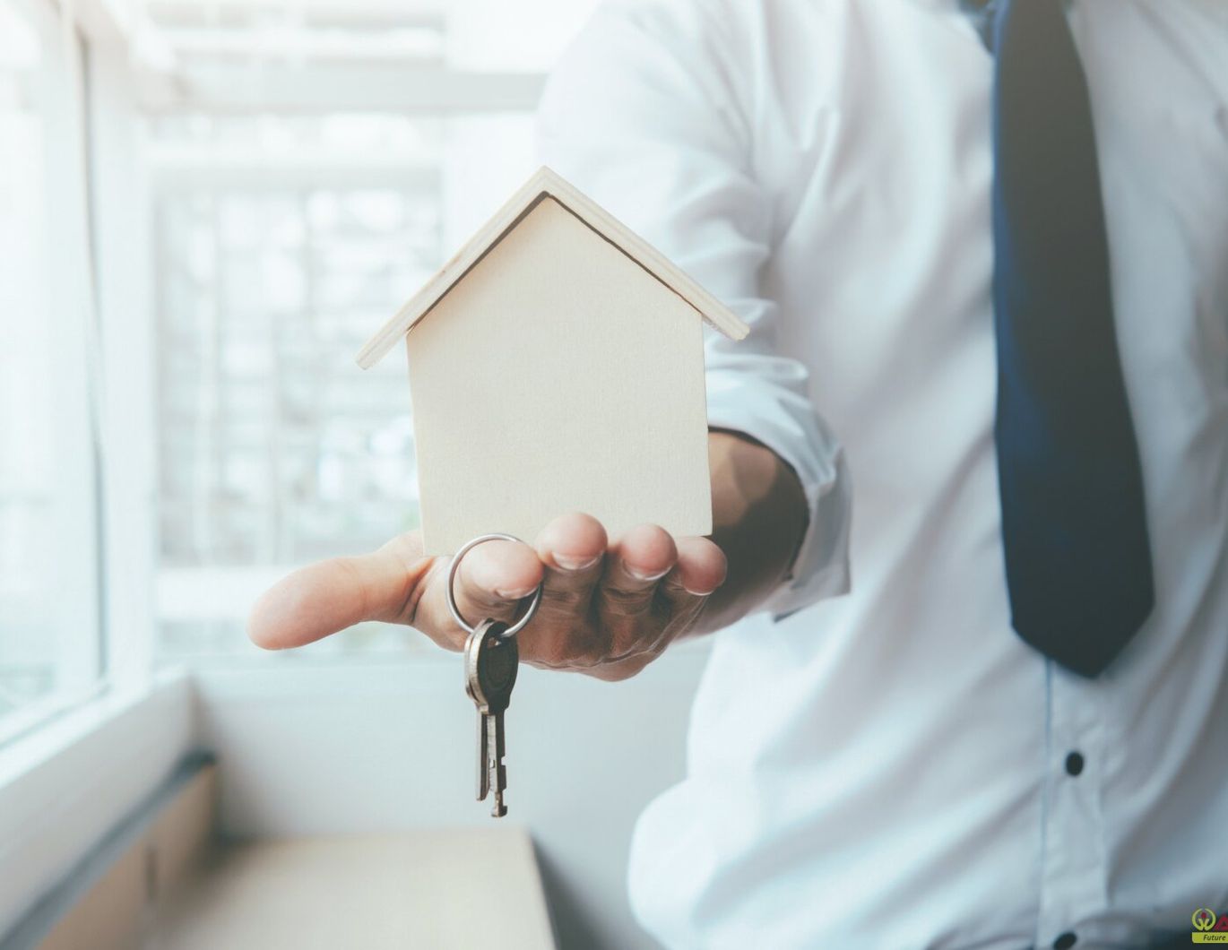 Potential in Top-Frequenzlage über 7.000 m² Grund. - Bestandshaus mit Werkstatt auf Bauland Gewerbegebiet und Widmungspotential.