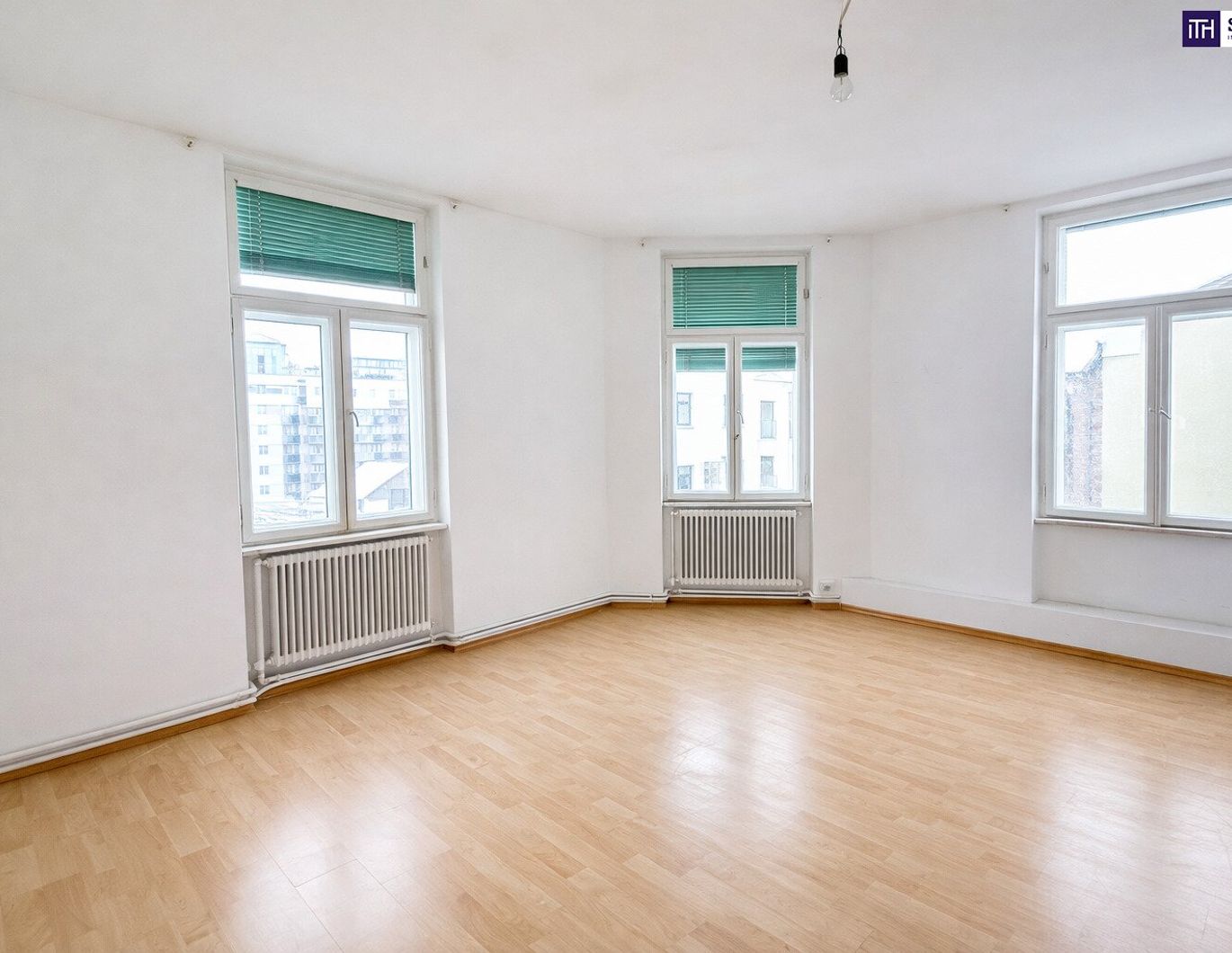 Sanierungsbedürftige, helle Drei-Zimmer-Wohnung im 3.OG! Sanieren Sie diese Wohnung ganz nach Ihren Bedürfnissen.