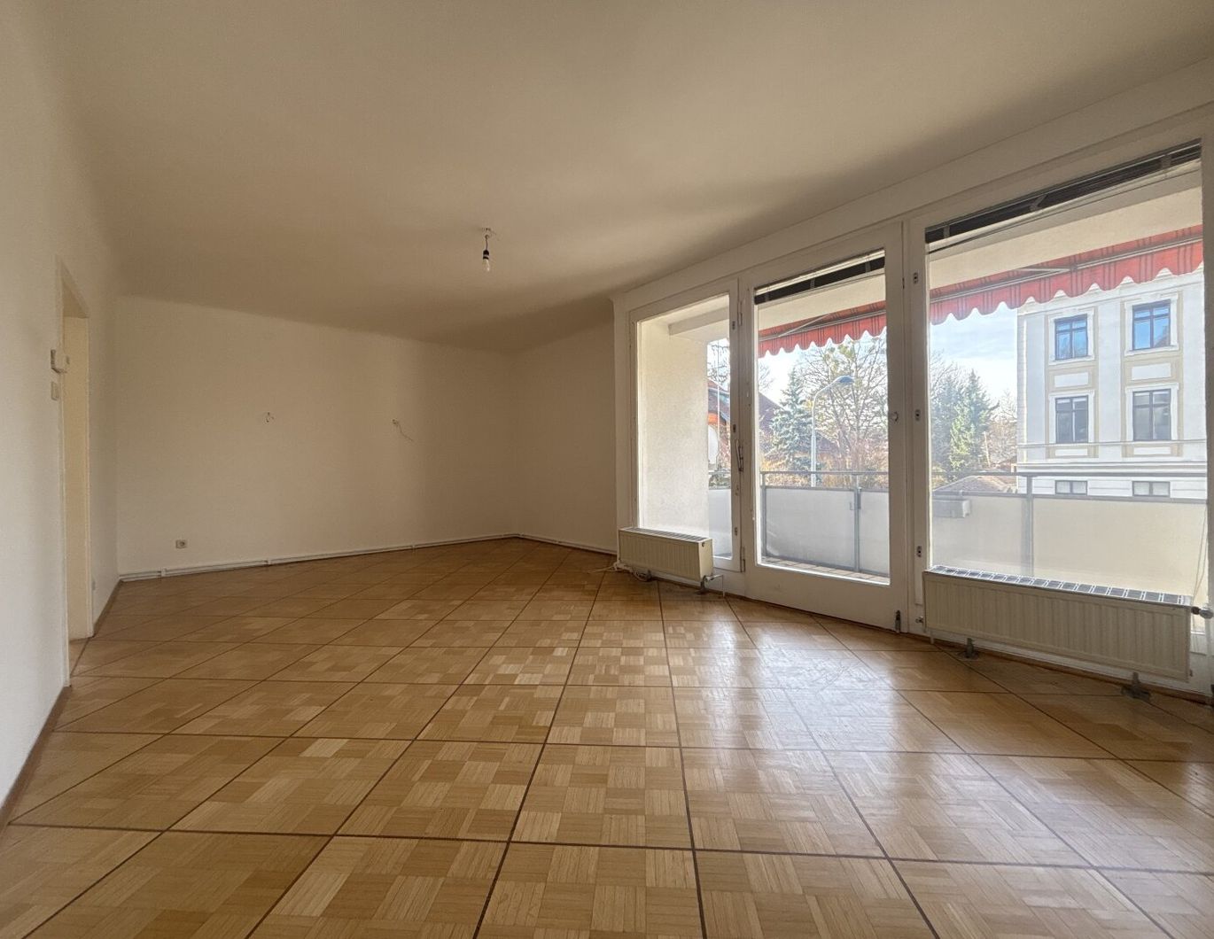 PERFEKTE Einteilung + SONNIG + nachgefragte LAGE + RUHIG + großer BALKON!