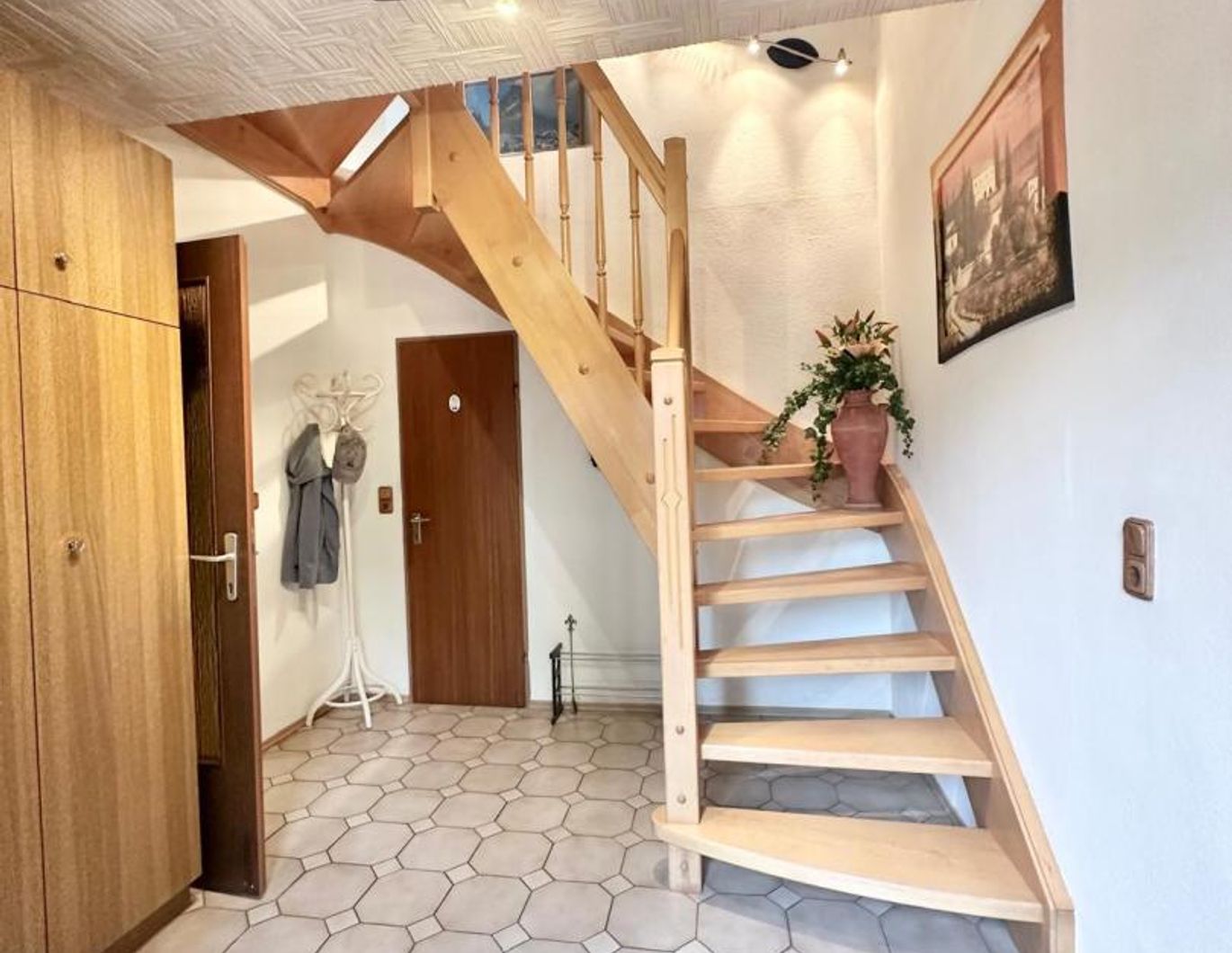 Ihr neues Zuhause wartet auf Sie! Wahre Oase der Ruhe + großzügigem Grundstück