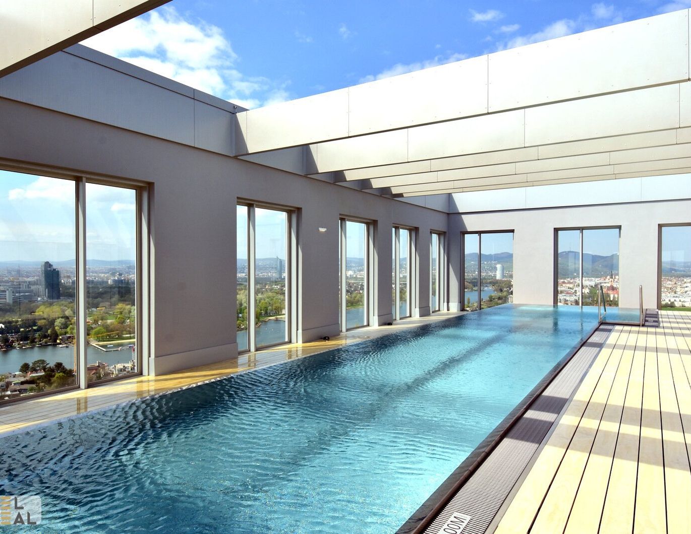 TEILMÖBLIERT MIT LOGGIA - POOL/SAUNA/FITNESS - VIENNA 22 MIT FERNBLICK