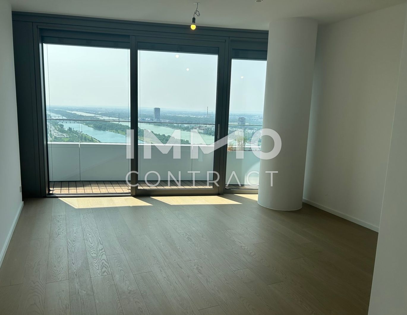 Leben im 39. Stock! Erstbezug Studio Apartment inkl. Doorman, Gym, Sauna, Pool, Bar, Eventlounge