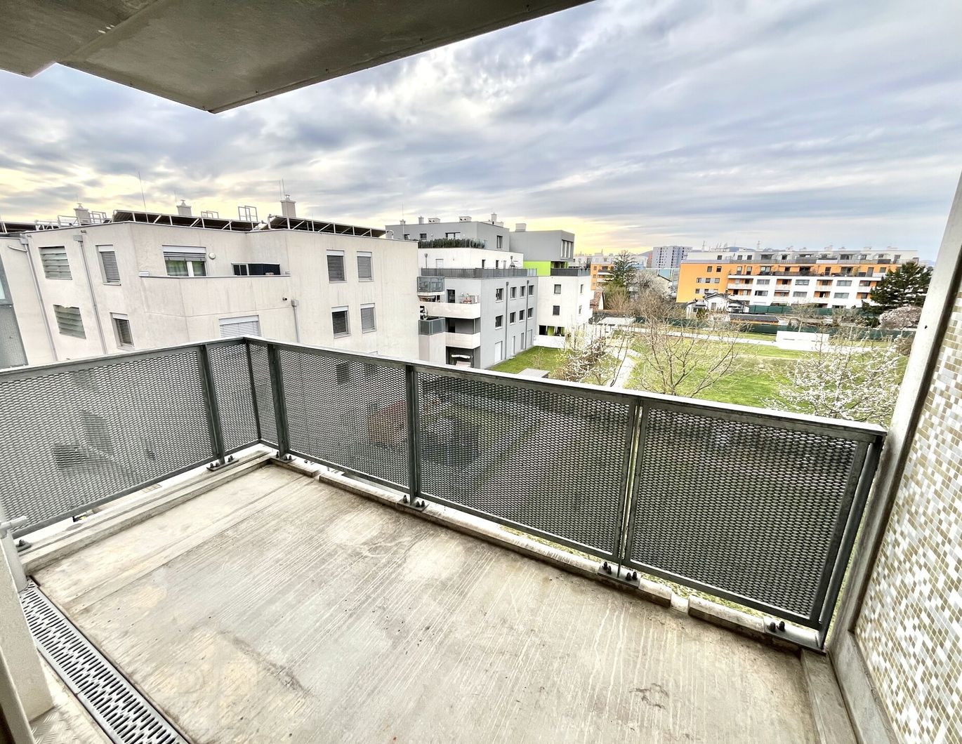 Großzügige 2 Zimmer Wohnung mit Balkon - NEUE KÜCHE - zu mieten in 1210 Wien