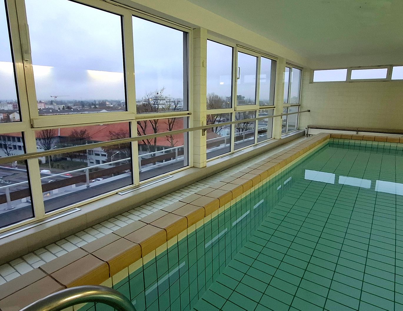 Lichtdurchfluteter Wohntraum mit Parkplatz und Pool in St.Peter/Waltendorf