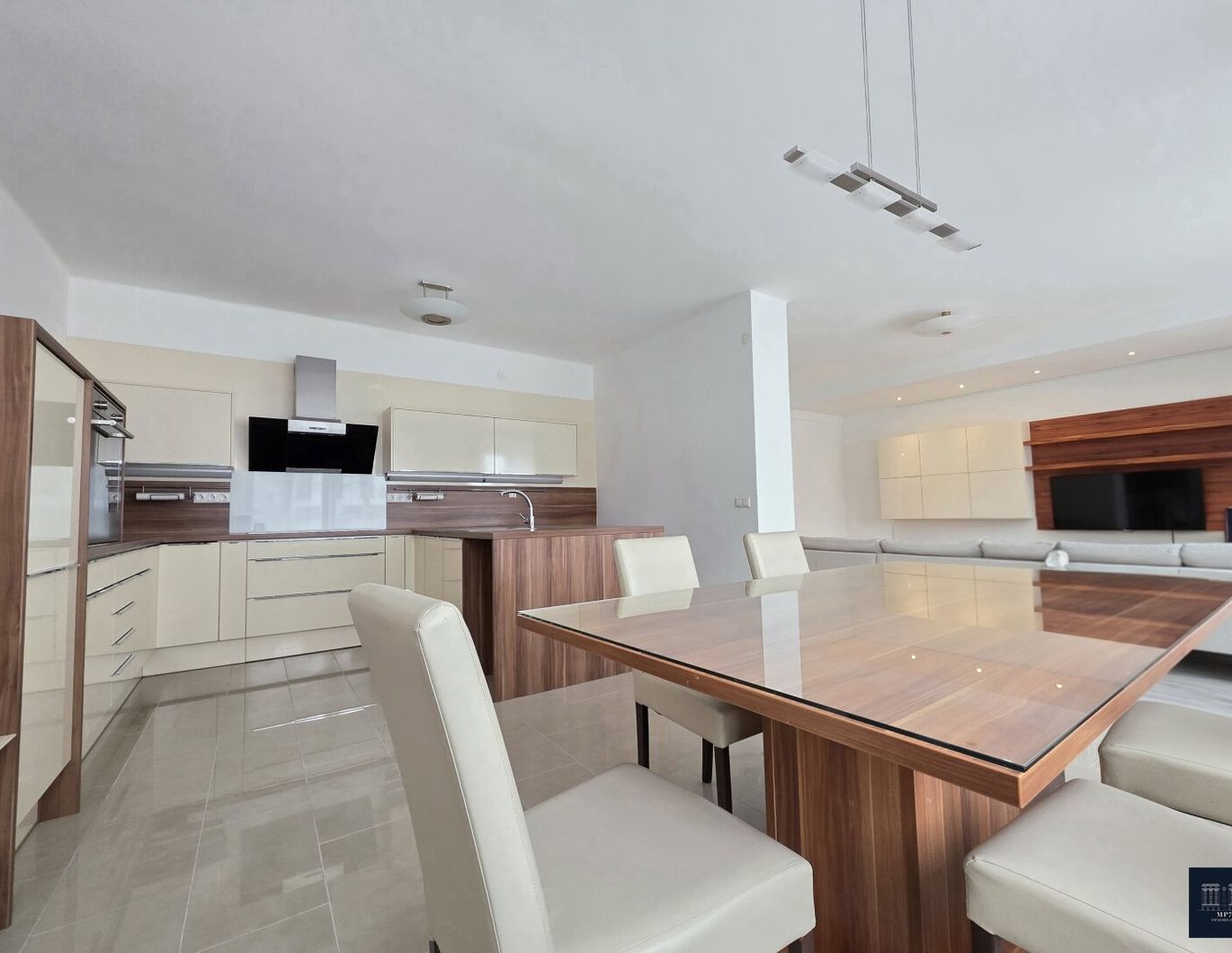 Großzügig: Kernsanierte Wohnung in zentraler Lage