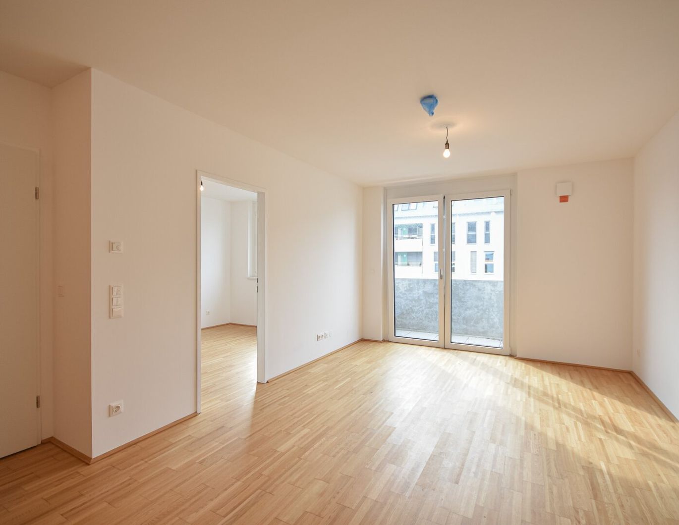 Ruhelage: großzügige 2-Zimmer Wohnung mit großer Loggia