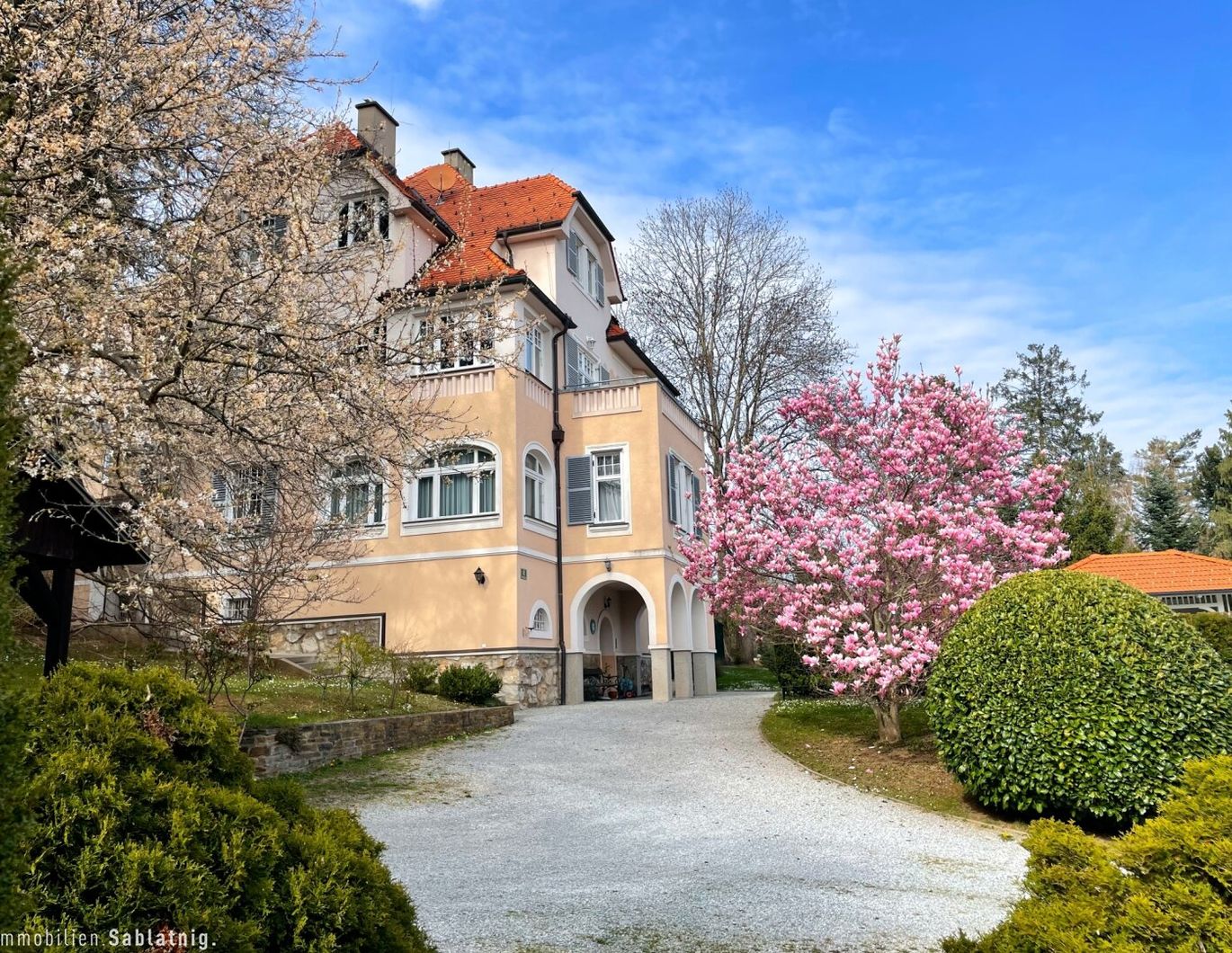 HISTORISCHE VILLA MIT EINZIGARTIGEM CHARME! Stilvolle Residenz in Ruhelage!