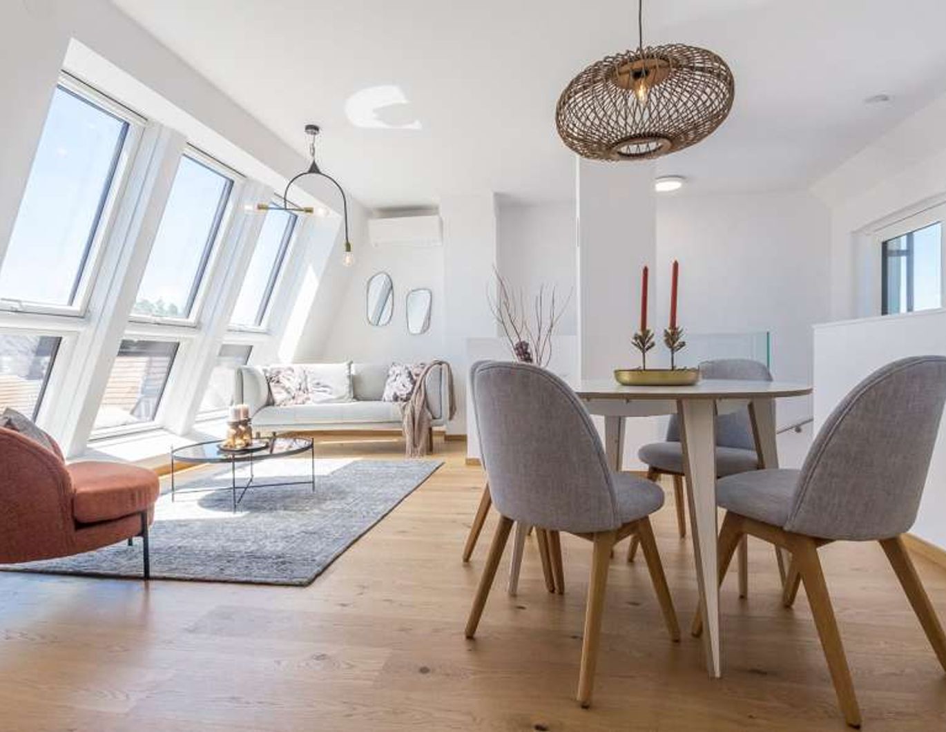 4 Zimmer Dachgeschossmaisonette inkl. Einbauküche & Dachterrasse mit Schönbrunnblick