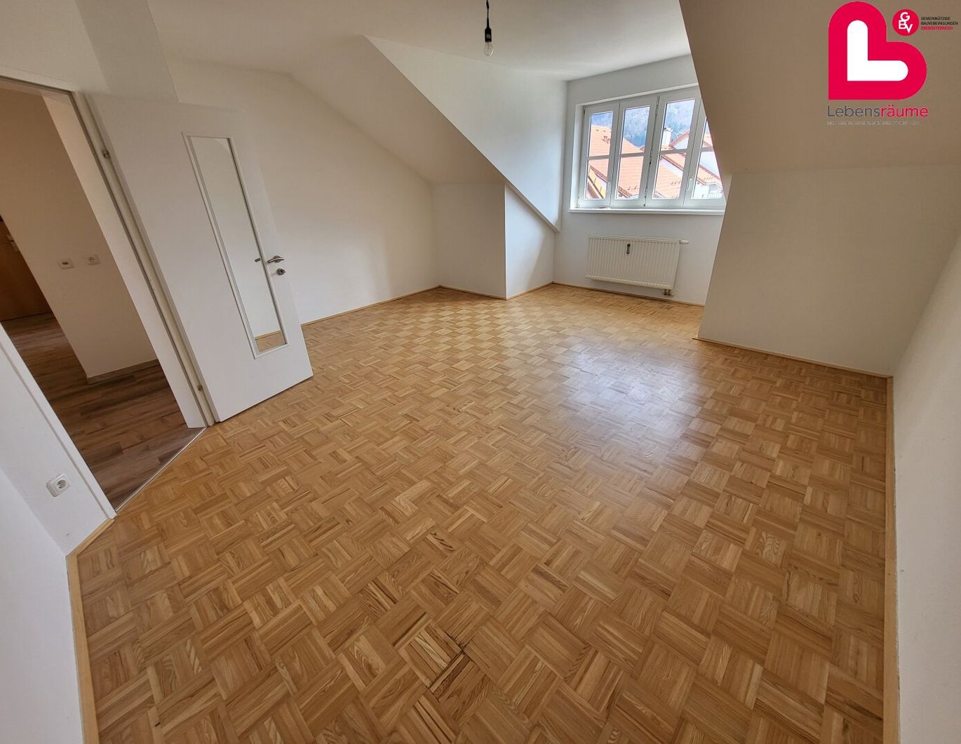 Schöne 2-Zimmer-Wohnung im Dachgeschoss *sofort verfügbar*