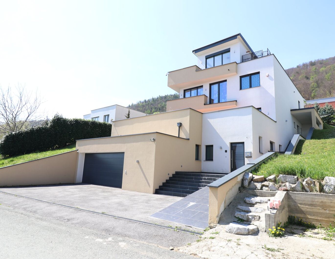 Moderne Architektenvilla mit Panoramablick über Graz