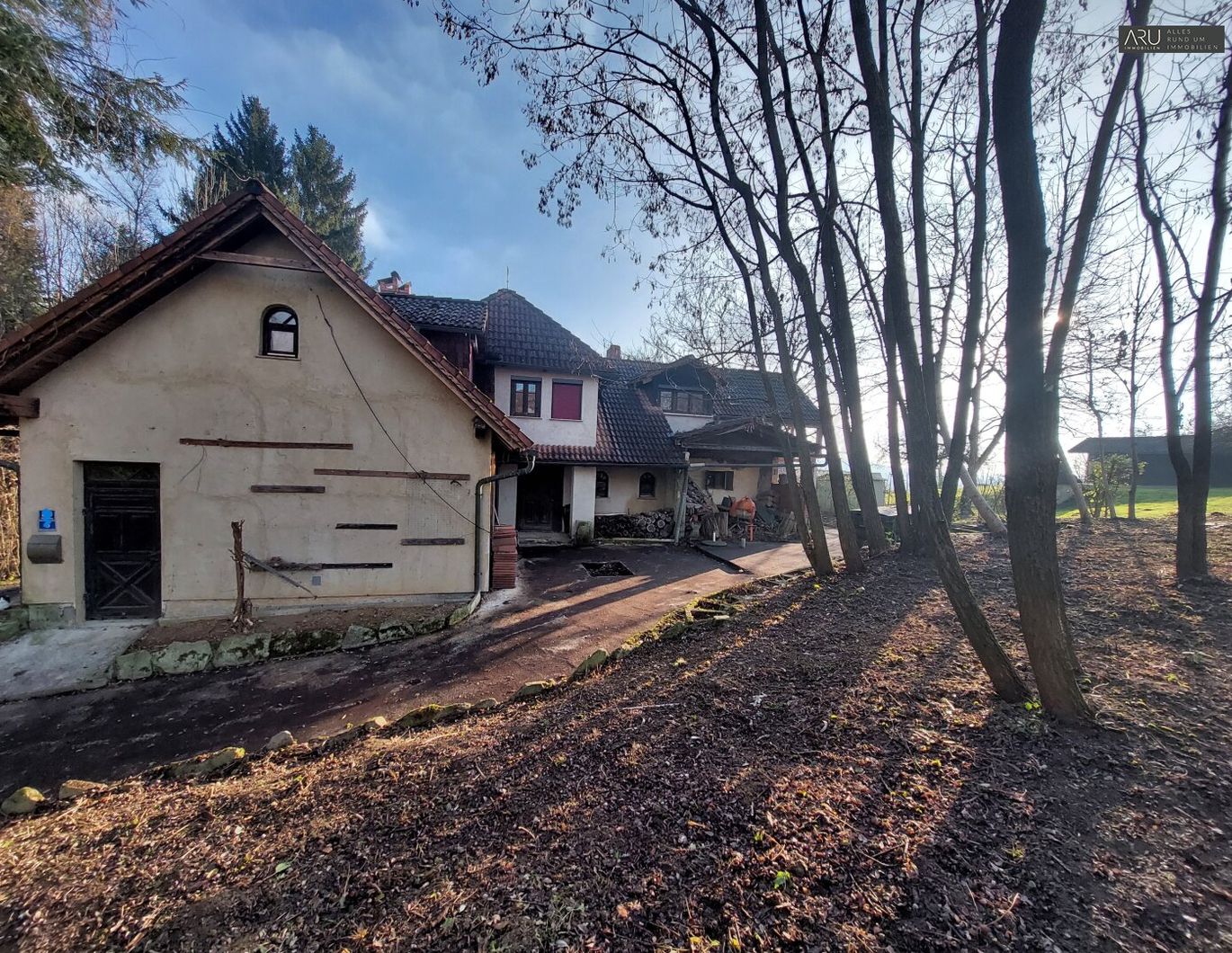 **Idyllisches sanierungsbedürftiges Haus** zu einen Spitzenpreis!