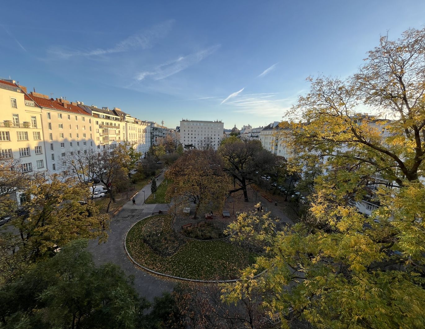 4-Zimmer-Wohnung mit zwei kleinen Balkonen und Blick über den Modenapark - zu mieten in 1030 Wien