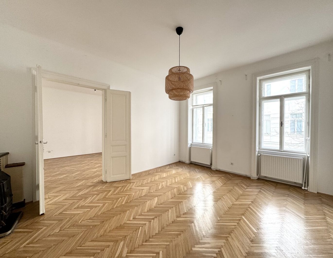 NEU! Stilaltbau im Schottenfelder Hof! Hofseitige Ruhelage mit Grünblick!