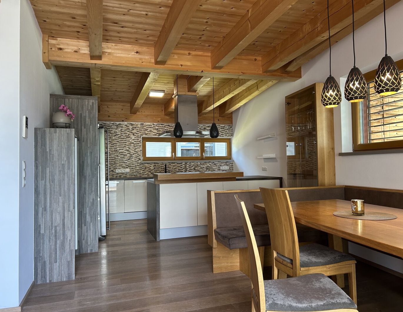 Neuwertige DG-Wohnung in Kirchbichl: Garten, Terrasse, 2 Bäder - Ihr neues Zuhause