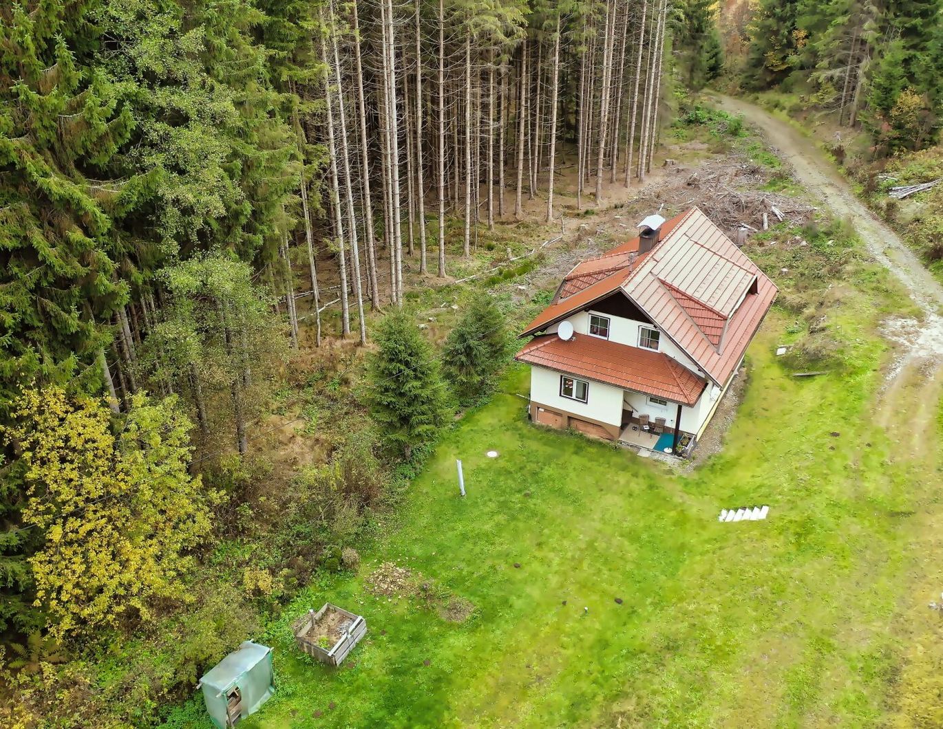 Teilsaniertes Wohnhaus am Waldesrand am Fuße der Nockberge