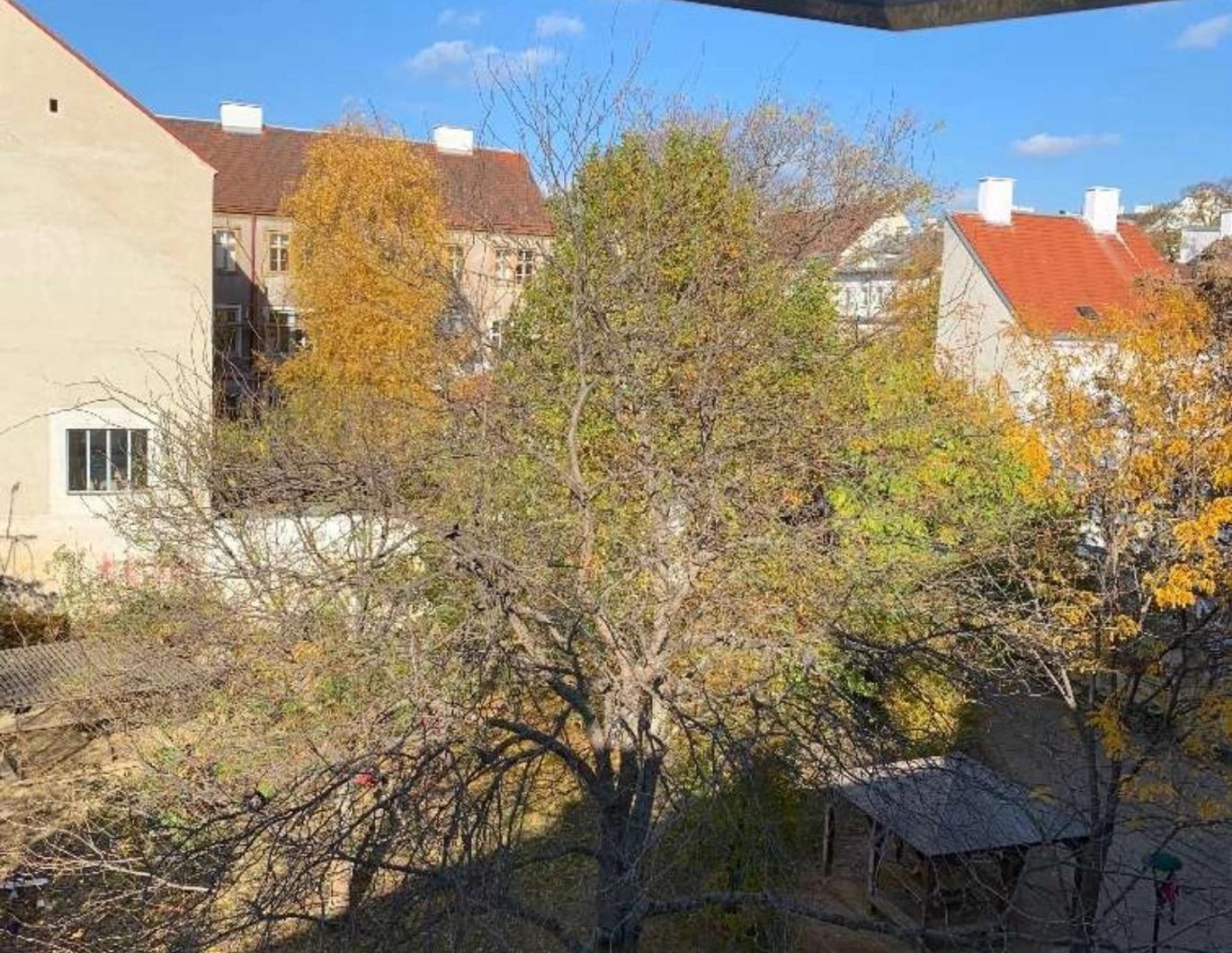 Dachgeschosswohnung in Ruhelage mit Parkblick - Nähe Mariahilfer Straße - 3 Zimmer - € 499.000 (Provisionsfrei)