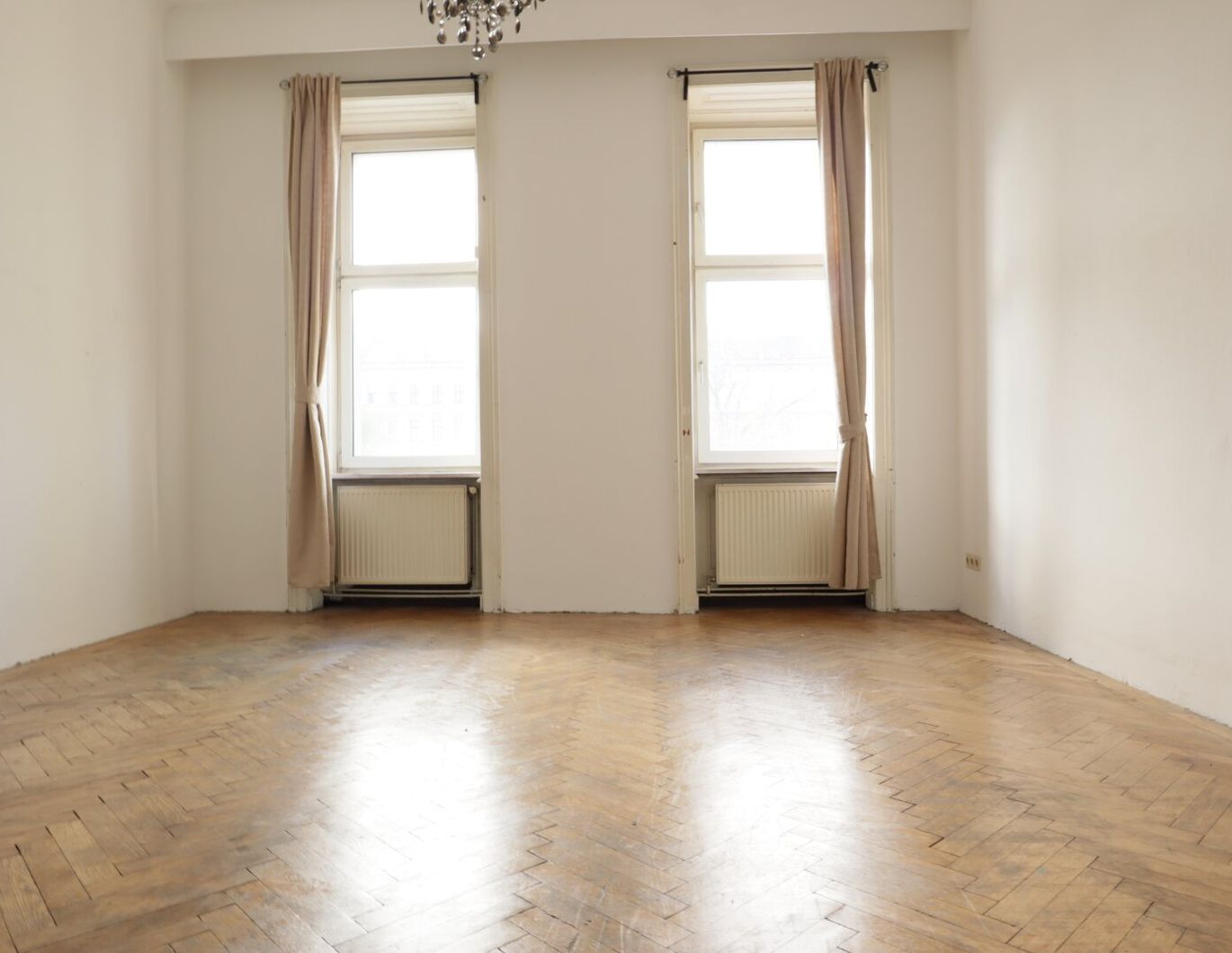 Nächst U6 Burggasse!