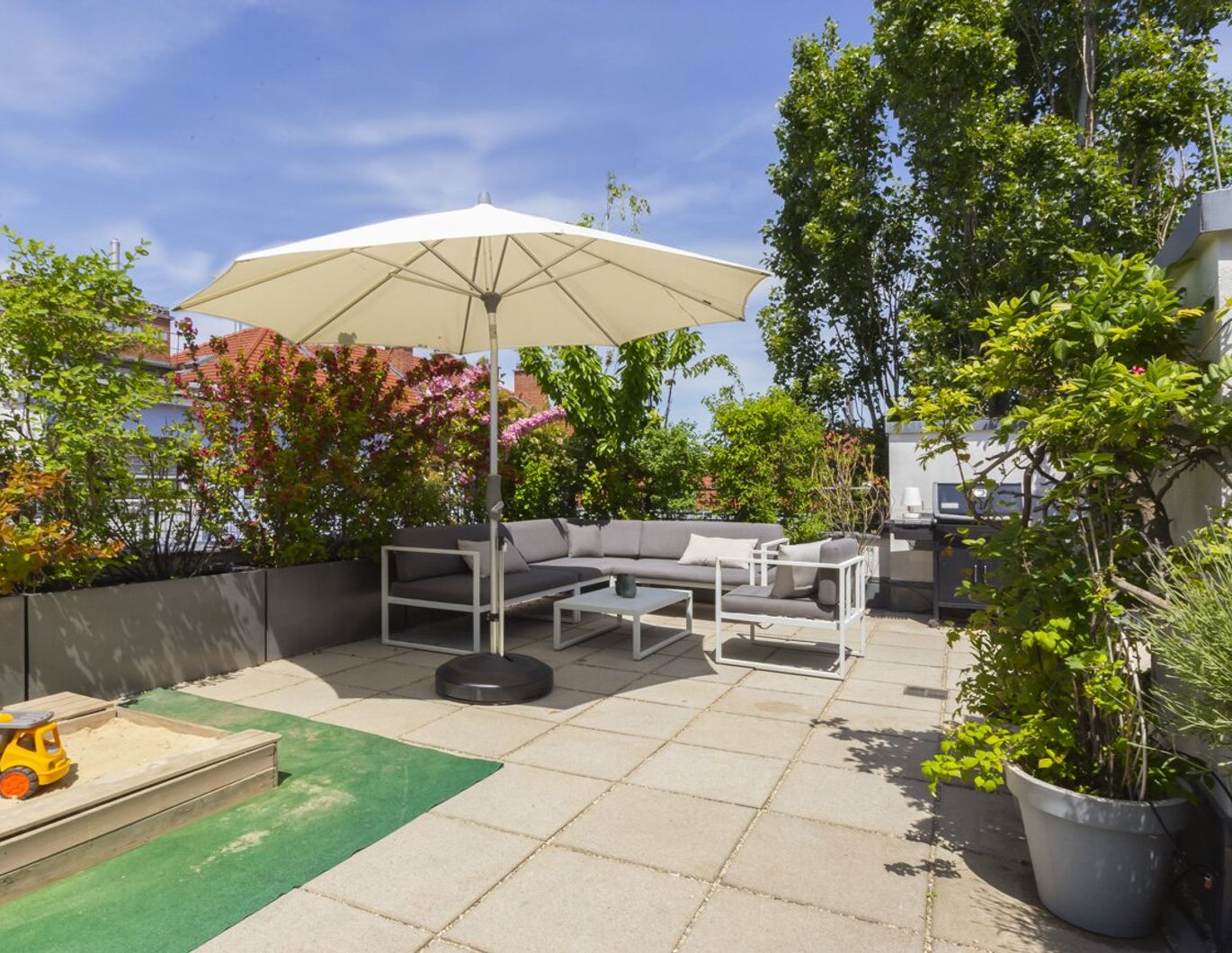 Albrechtskreithgasse - 5 Zimmer DG-Wohnung mit ca. 112,00m2 Terrassenflächen und Whirlpool