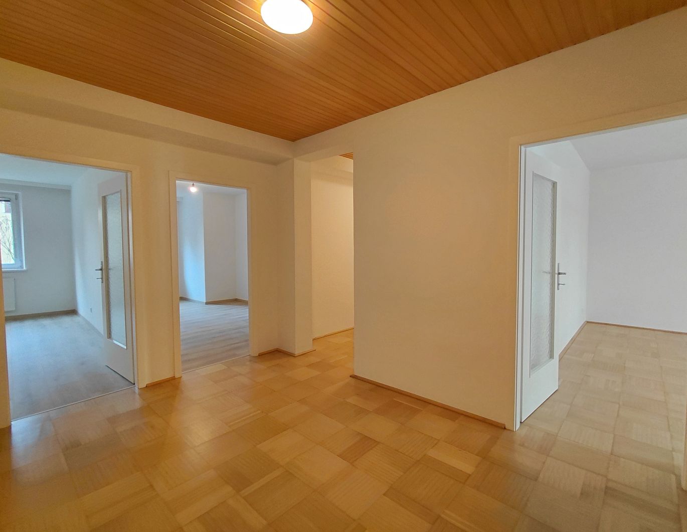 Licht, Ruhe, U1: Erstbezug nach Komplett-Renovierung (3,5 Zimmer)