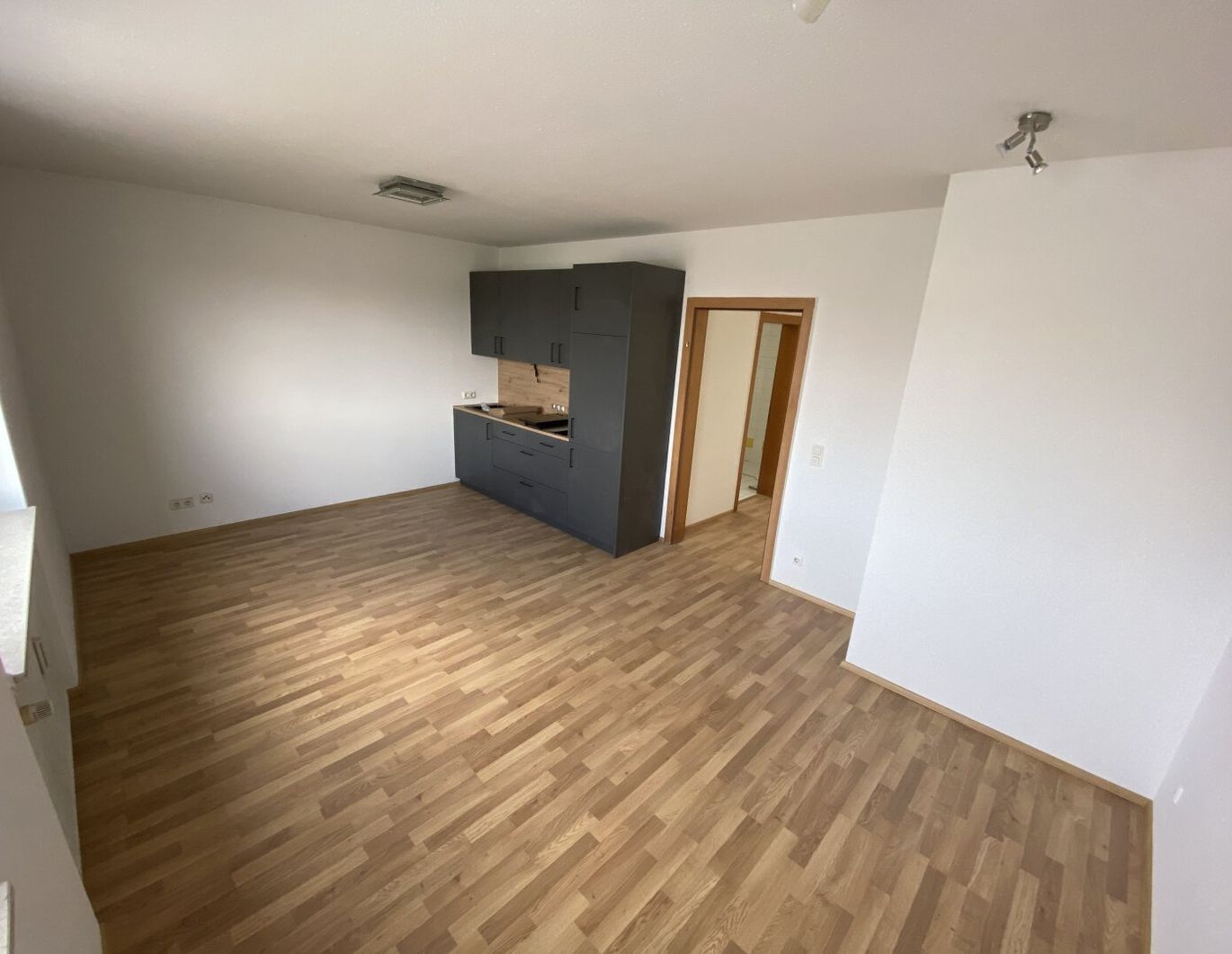 Zentral gelegene Single-Wohnung mit neuem Küchenblock in Ried