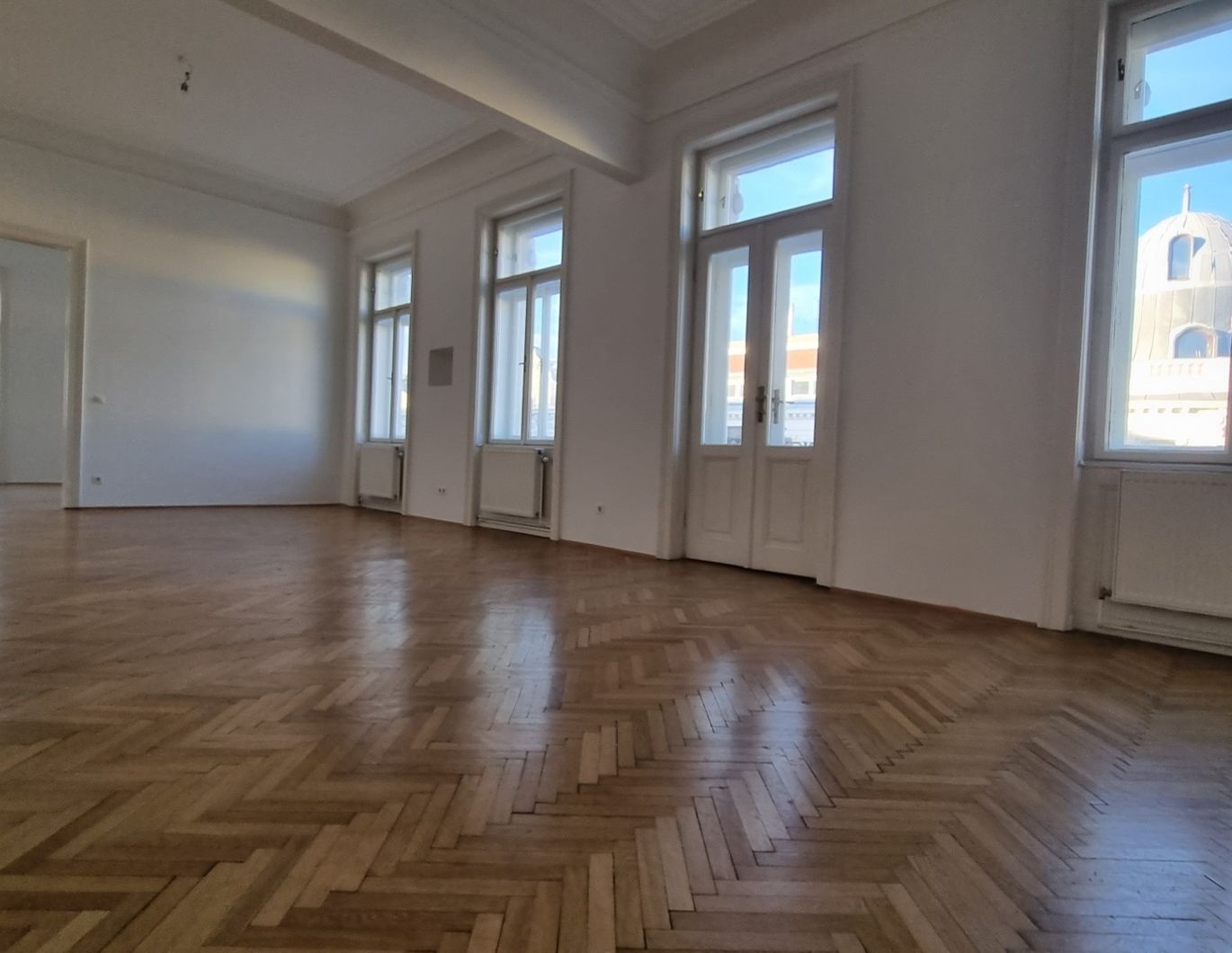 klassische Altbauwohnung mit Balkon - 4. Liftstock - beste Lage im 3. Bezirk