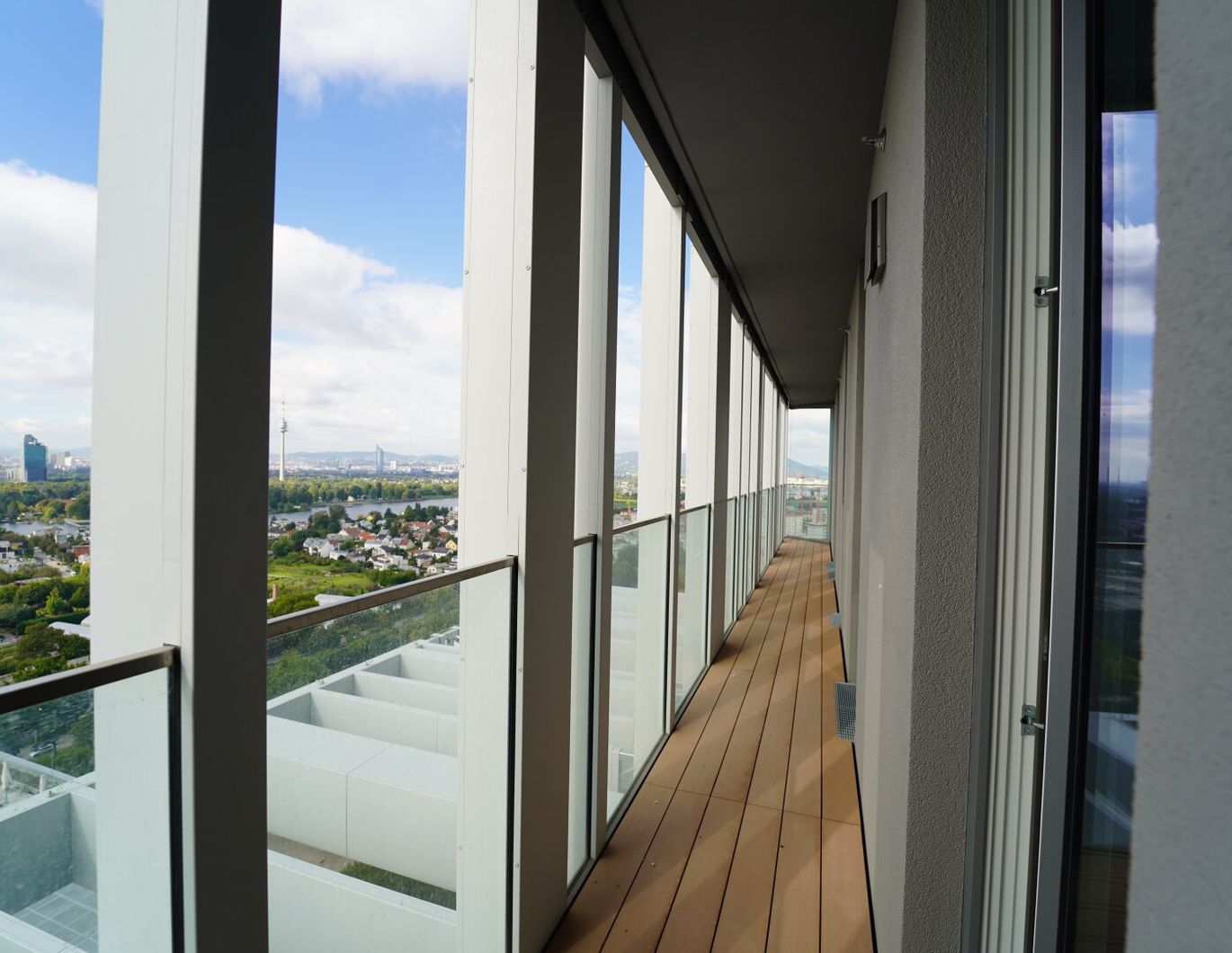 Luxuriöse 4-Zi.-Wohnung mit Loggia & Donaublick