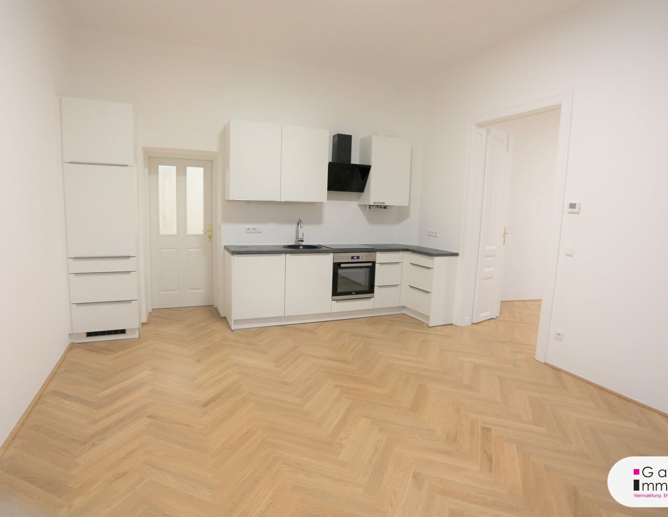 Topsanierte, helle 2-Zimmer-Altbauwohnung mit Balkon am Reumannplatz