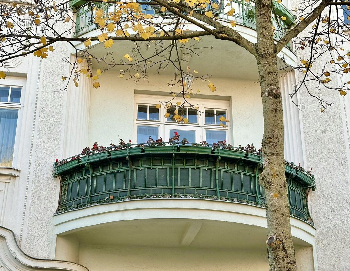 Wo Geschichte atmet und Ruhe wohnt - Ihre Altbauwohnung mit Balkon in Alt-Hietzing