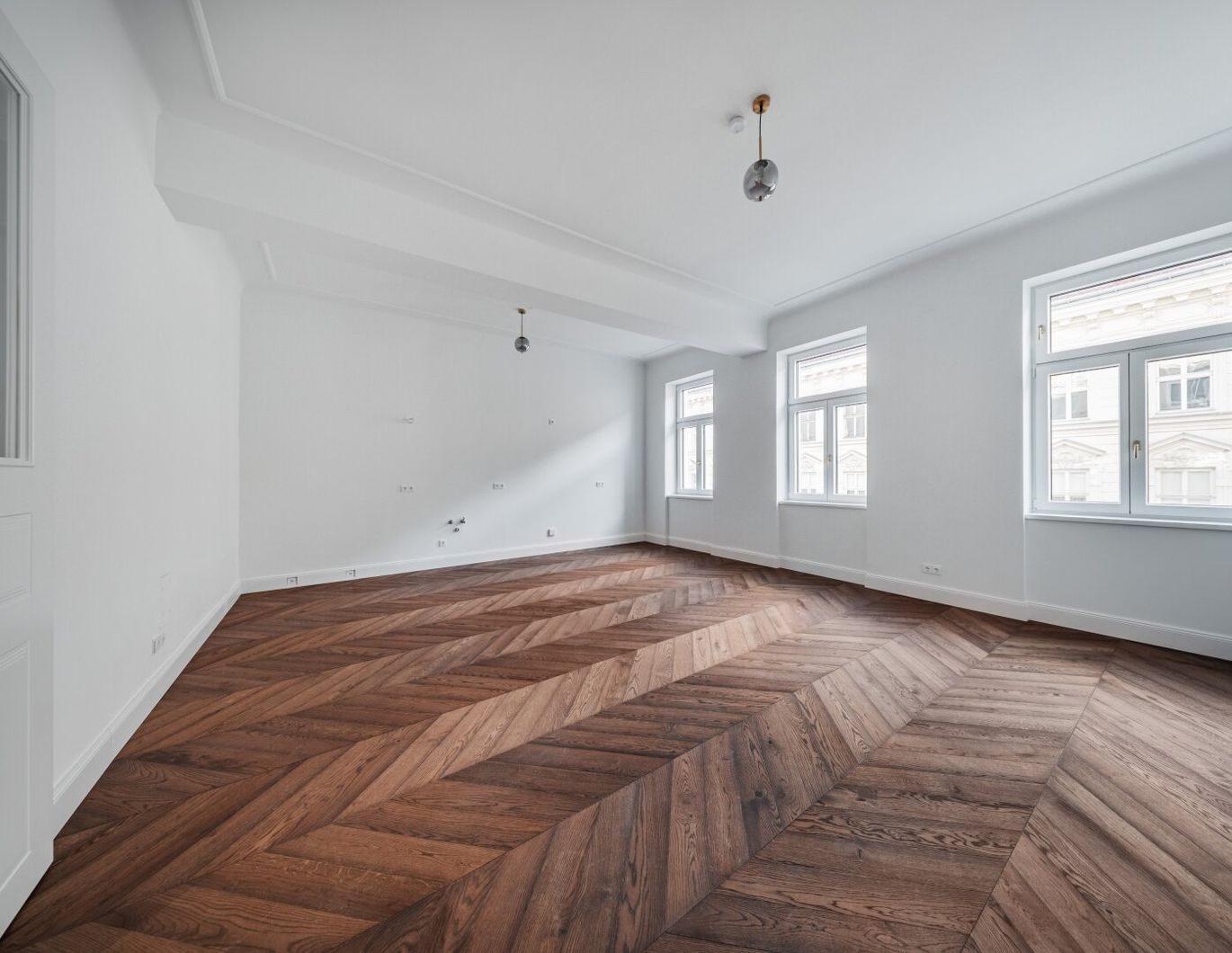 ERSTBEZUG beim Servitenviertel! Generalsanierter 3-Zimmer-Altbau mit Loggia