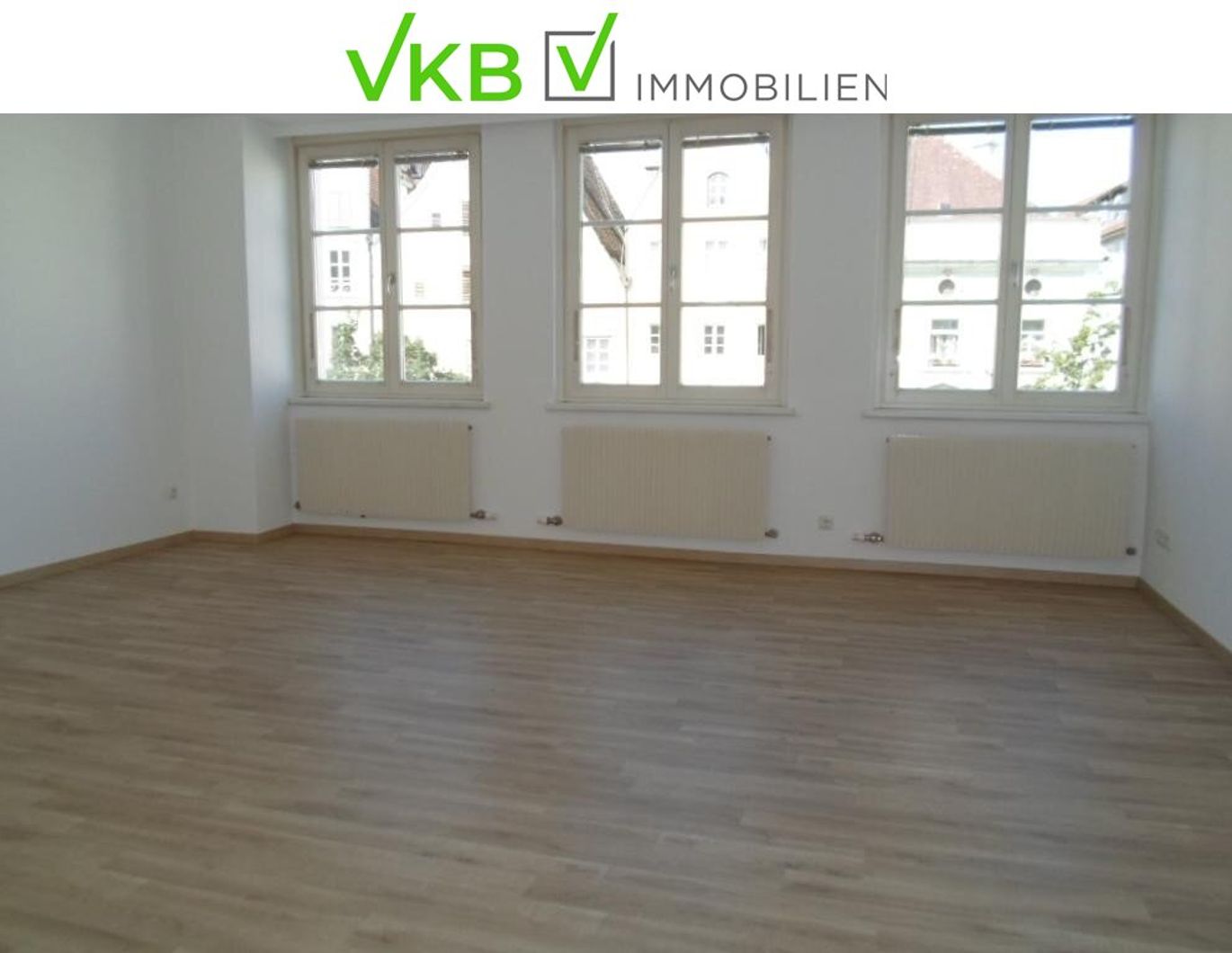 Altbau-Mietwohnung in Braunau, direkt am Stadtplatz - auch als Büro nutzbar !
