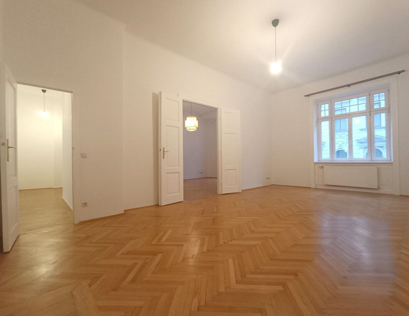 Großzügiges Altbaujuwel mit 3 Zimmern in zentraler Lage und bester Anbindung! WG geeignet! Nähe U1 Südtiroler Platz!