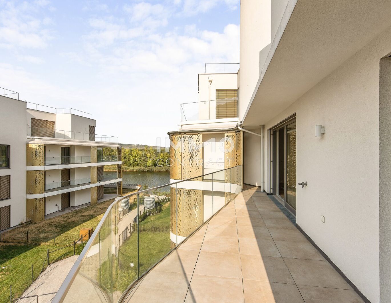 Luxuriöses Wohnen an der Donau mit privatem Badesteg, Sauna und Fitnessbereich!