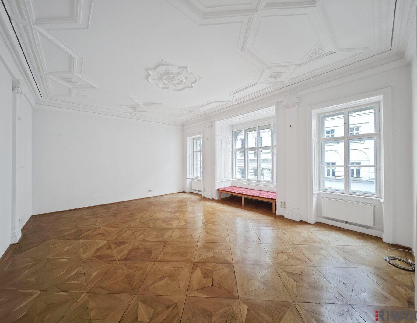 Stilalbauwohnung mit ca. 53m² Wohnsalon | 4 Zimmer & optionaler Garagenplatz | unbefristet & mit Einbauküche